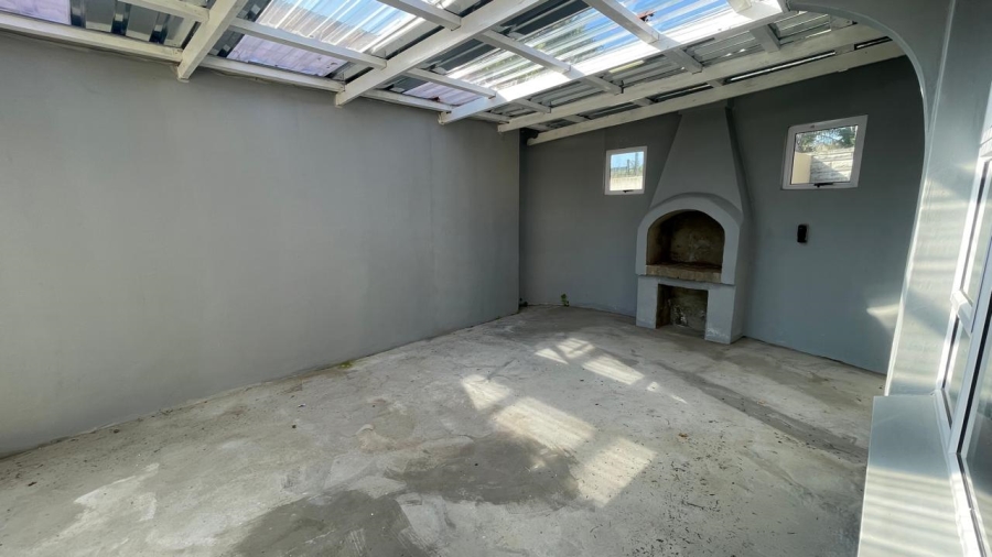 5 Bedroom Property for Sale in Beacon Bay Eastern Cape
